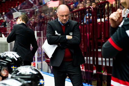 Malmö Redhawks tränare Peter Andersson deppar
