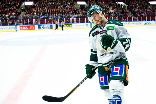Färjestads Rasmus Asplund jublar