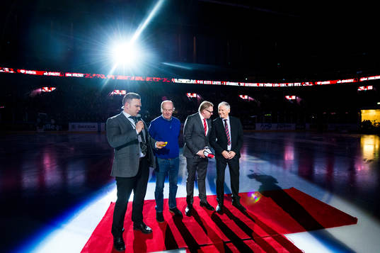 Conny Evensson och Timo Lahtinen i samtal med VD och