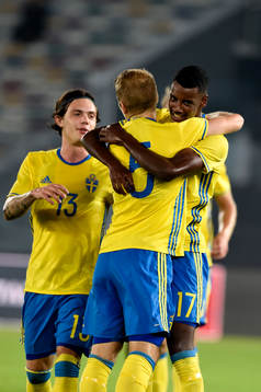 Sveriges Alexander Isak jublar