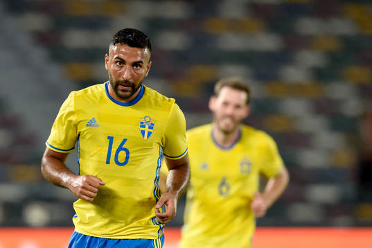 Sveriges Saman Ghoddos jublar