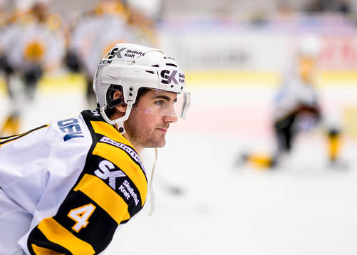 Skellefteås Bud Holloway på uppvärmningen