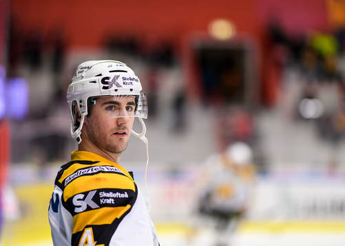 Skellefteås Bud Holloway på uppvärmningen