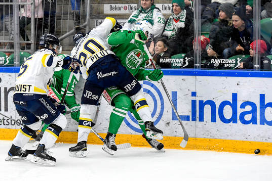 s Lawrence Pilut och Rögles Daniel Sylwander