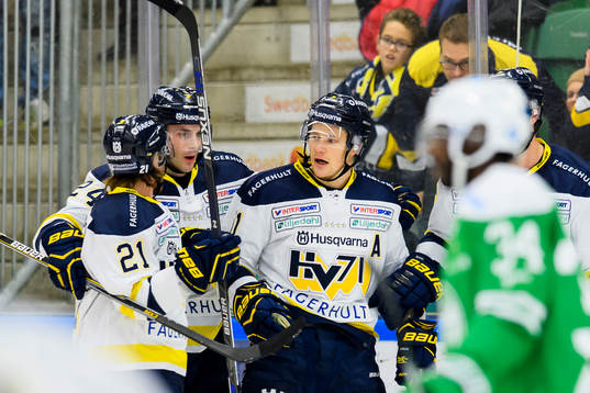 s Mattias Tedenby och Christoffer Persson jublar med Simon