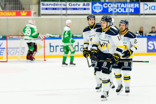 s Simon Önerud jublar