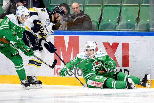 s Christoffer Persson och Rögles Bryan Lerg