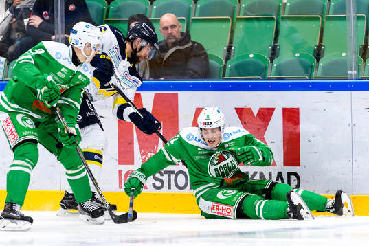 s Christoffer Persson och Rögles Bryan Lerg
