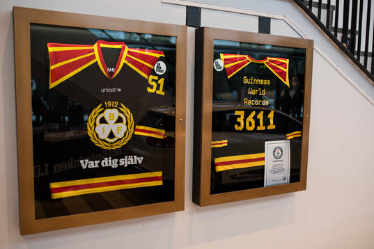 Souvenirtröja före ishockeymatchen i SHL mellan Brynäs