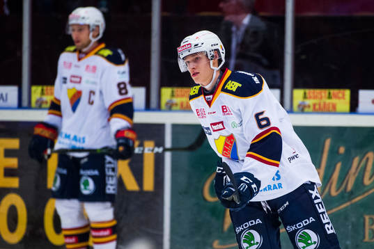 Djurgårdens Maximilian Eisenmenger  före ishockeymatchen