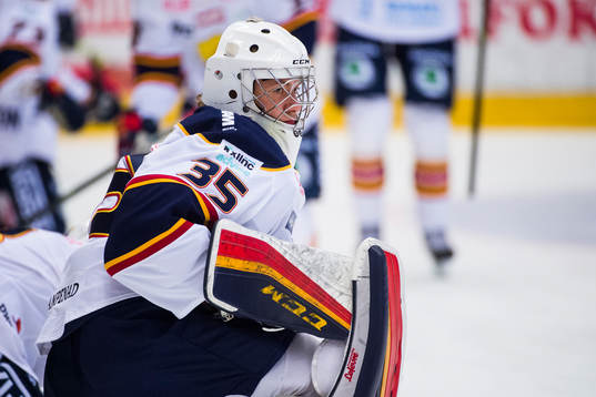 Djurgårdens målvakt Oscar Walldén före ishockeymatchen