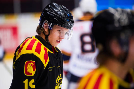 Brynäs Johannes Kinnvall före ishockeymatchen i SHL