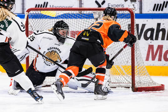 Karlskronas Agnez Svensson gör 1-0