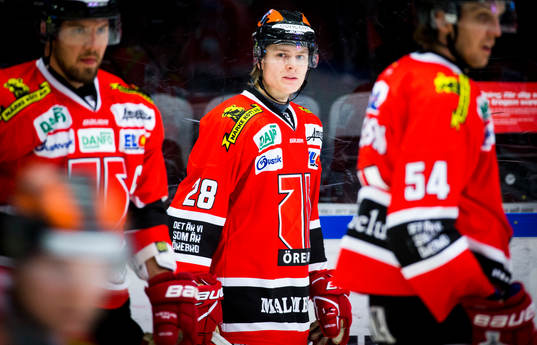Örebros Daniel Lindberg värmer upp