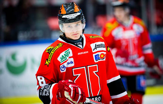 Örebros Daniel Lindberg värmer upp