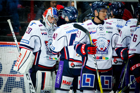 Linköpings målvakt Jacob Johansson jublar vid