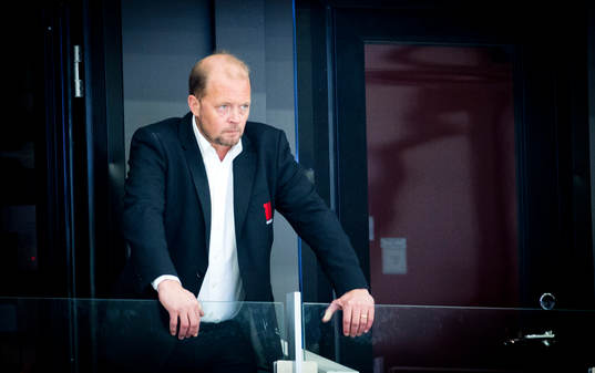 Örebros General Manager Pontus Gustafsson ser besvärad ut