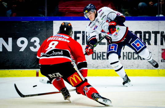 Örebros Nicklas Grossmann och Linköpings Henrik Törnqvist