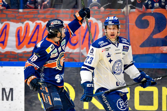 Växjös Dennis Everberg jublar