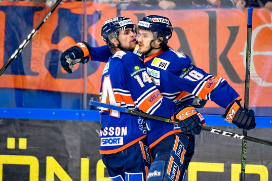 Växjös Emil Pettersson och Dennis Everberg jublar
