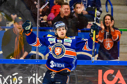 Växjös Arvid Lundberg jublar