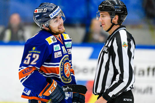 Växjös Arvid Lundberg grinar illa
