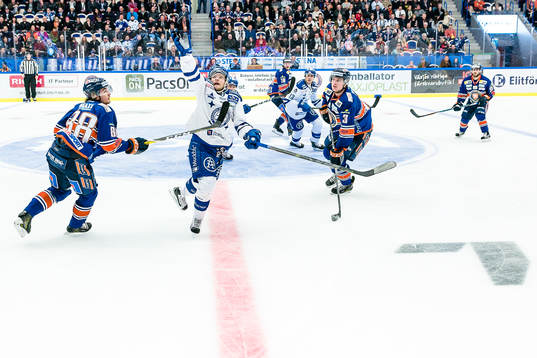 Leksands Johan Olofsson sträcker sig