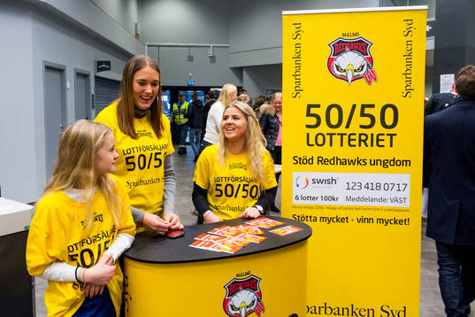 Funktionärer säljer 50/50 lotter