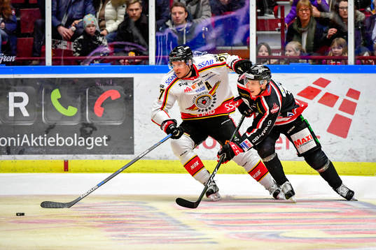 Luleås Brendan Mikkelson och Malmö Redhawks Robin Alvarez
