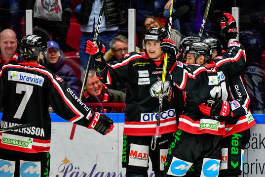 Malmö Redhawks Robin Alvarez jublar med lagkamrater