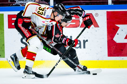 Luleås Christopher Mastomäki och Malmö Redhawks Nils