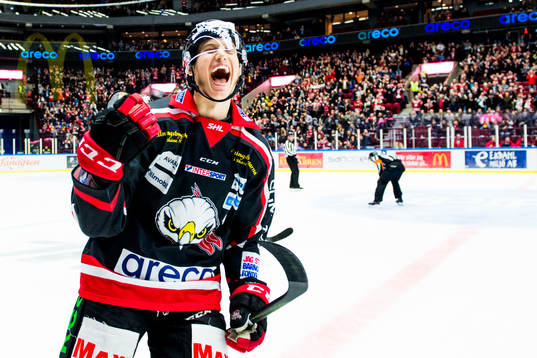Malmö Redhawks Robin Alvarez jublar mot lagkamraterna