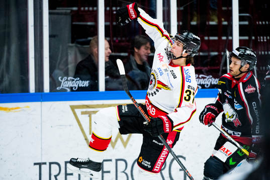 Luleås Isac Lundeström jublar
