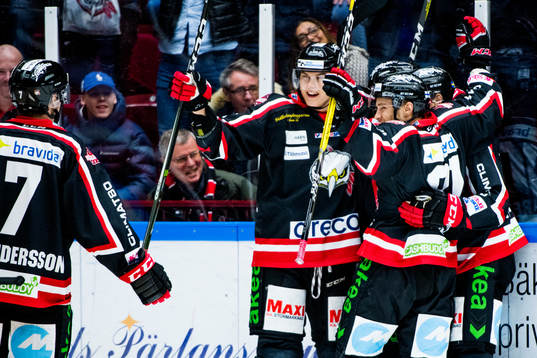 Malmö Redhawks spelare jublar