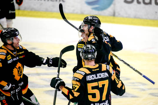Skellefteås Linus Lindström och Marcus Pettersson jublar