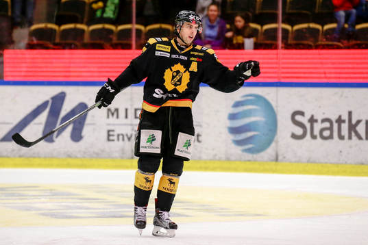 Skellefteås Joakim Lindström jublar