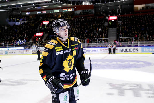 Skellefteås Joakim Lindström jublar