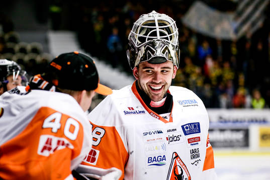 Karlskronas målvakt Johannes Jönsson och målvakt Johan