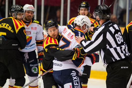 Brynäs Elias Fälth  och Djurgårdens Henrik Eriksson