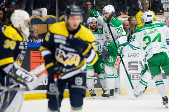 Rögles Jack Connolly och målskytten Rögles Ludvig