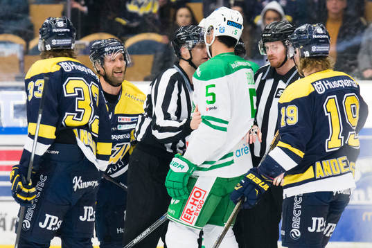 s Martin Thörnberg i gruff med Rögles Almen Bibic (syns