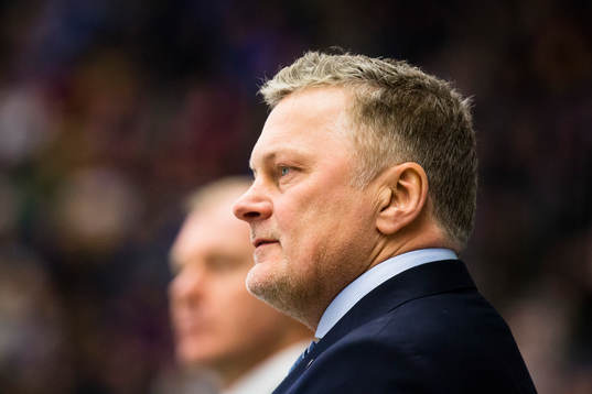 s assisterande tränare Stephan Lundh