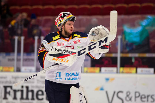 Djurgårdens målvakt Adam Reideborn jublar