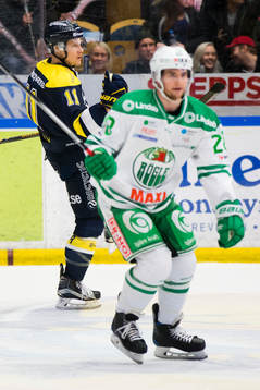 s Simon Önerud jublar