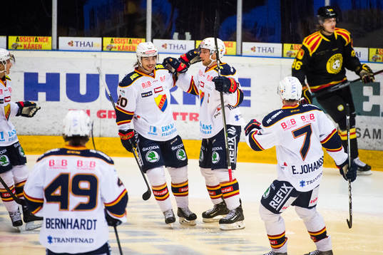 Djurgårdens Gustav Possler och Calle Ridderwall jublar