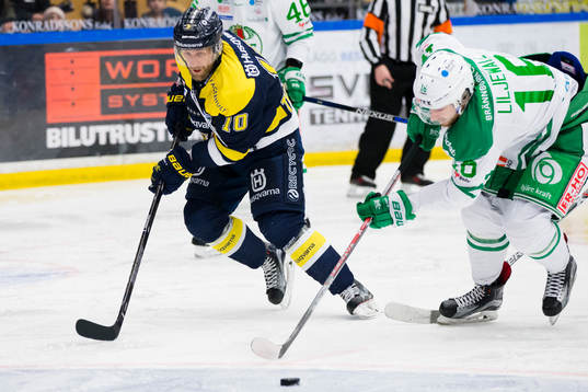 s Martin Thörnberg mot Rögles Christopher Liljewall