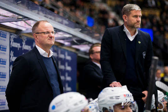 Rögles tränare Anders Eldebrink och assisterande tränare