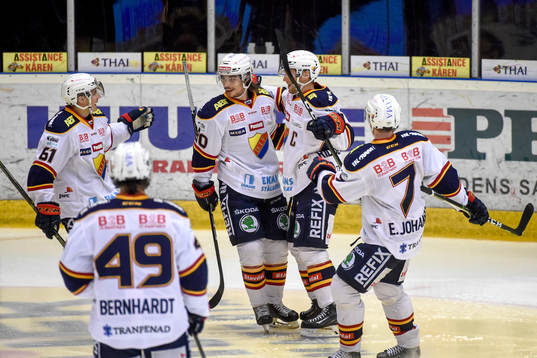 Djurgårdens Gustav Possler och Calle Ridderwall jublar