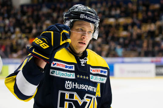 s Simon Önerud jublar