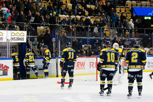 s spelare lämnar isen